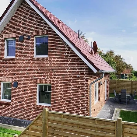 With 2 Bedrooms Holiday home